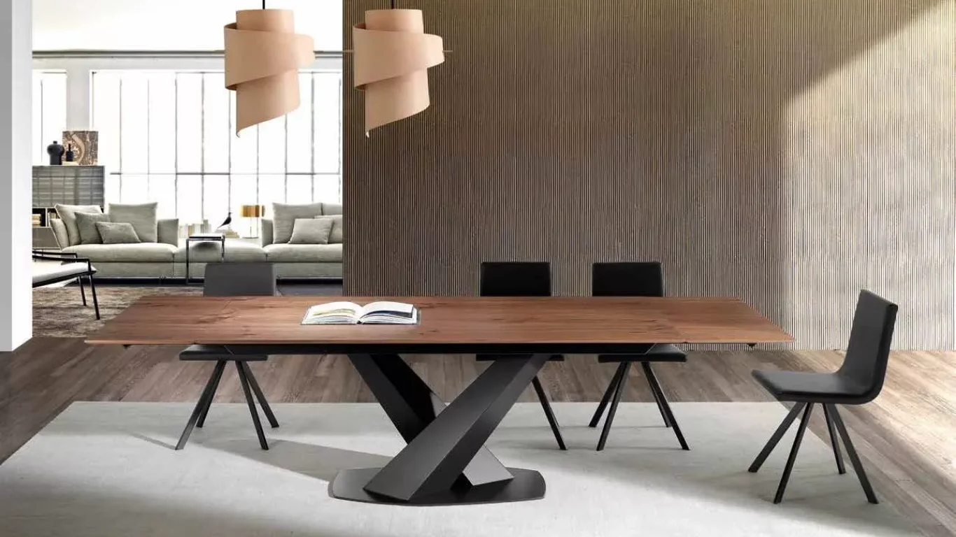 Mesa de jantar com zona de estar integrada num espaço de conceito aberto